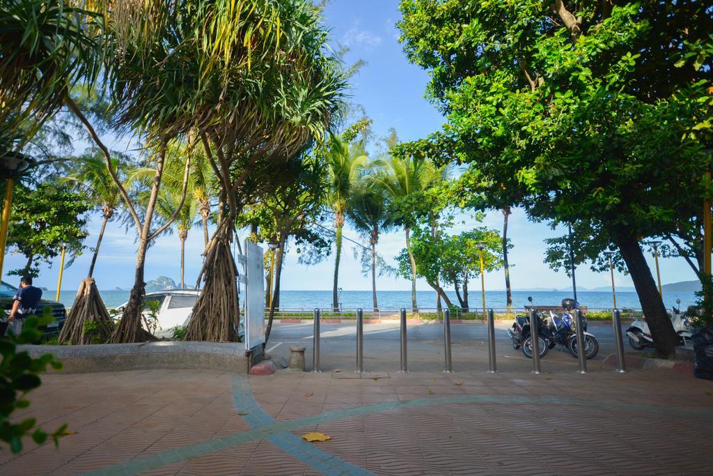 Irest Ao Nang Seafront Vandrarhem Exteriör bild
