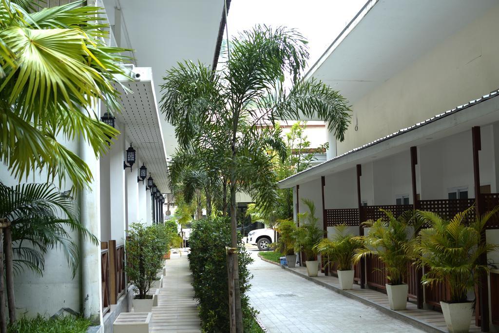 Irest Ao Nang Seafront Vandrarhem Exteriör bild
