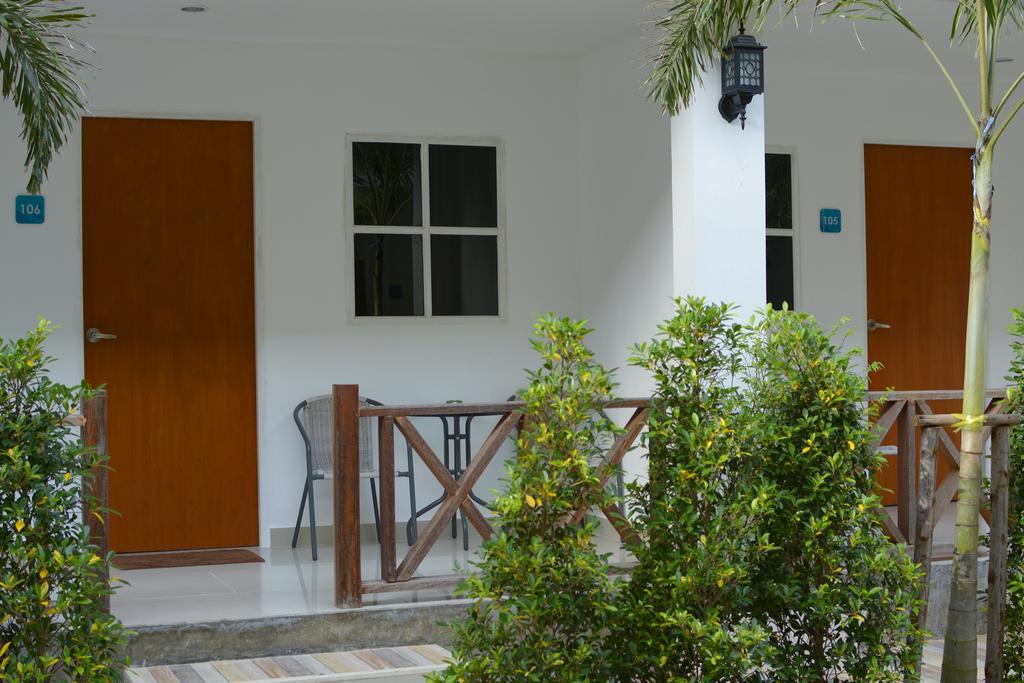 Irest Ao Nang Seafront Vandrarhem Exteriör bild