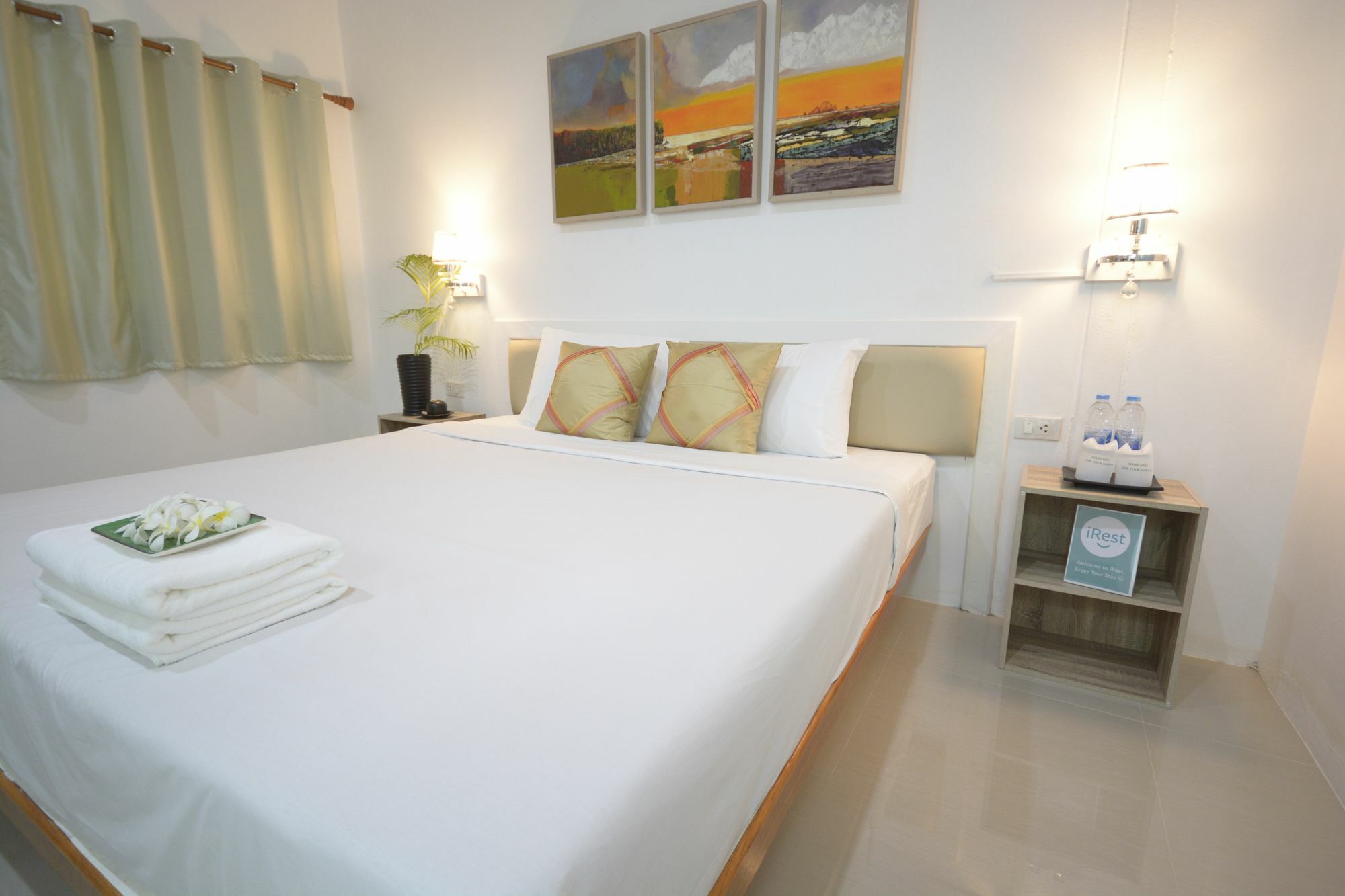 Irest Ao Nang Seafront Vandrarhem Exteriör bild