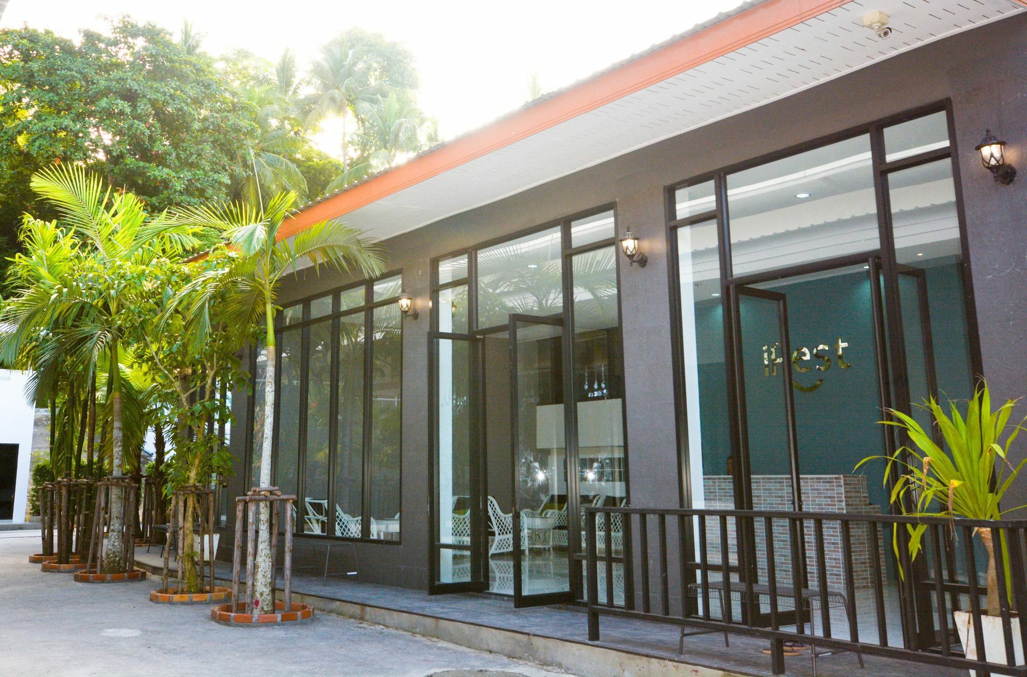 Irest Ao Nang Seafront Vandrarhem Exteriör bild
