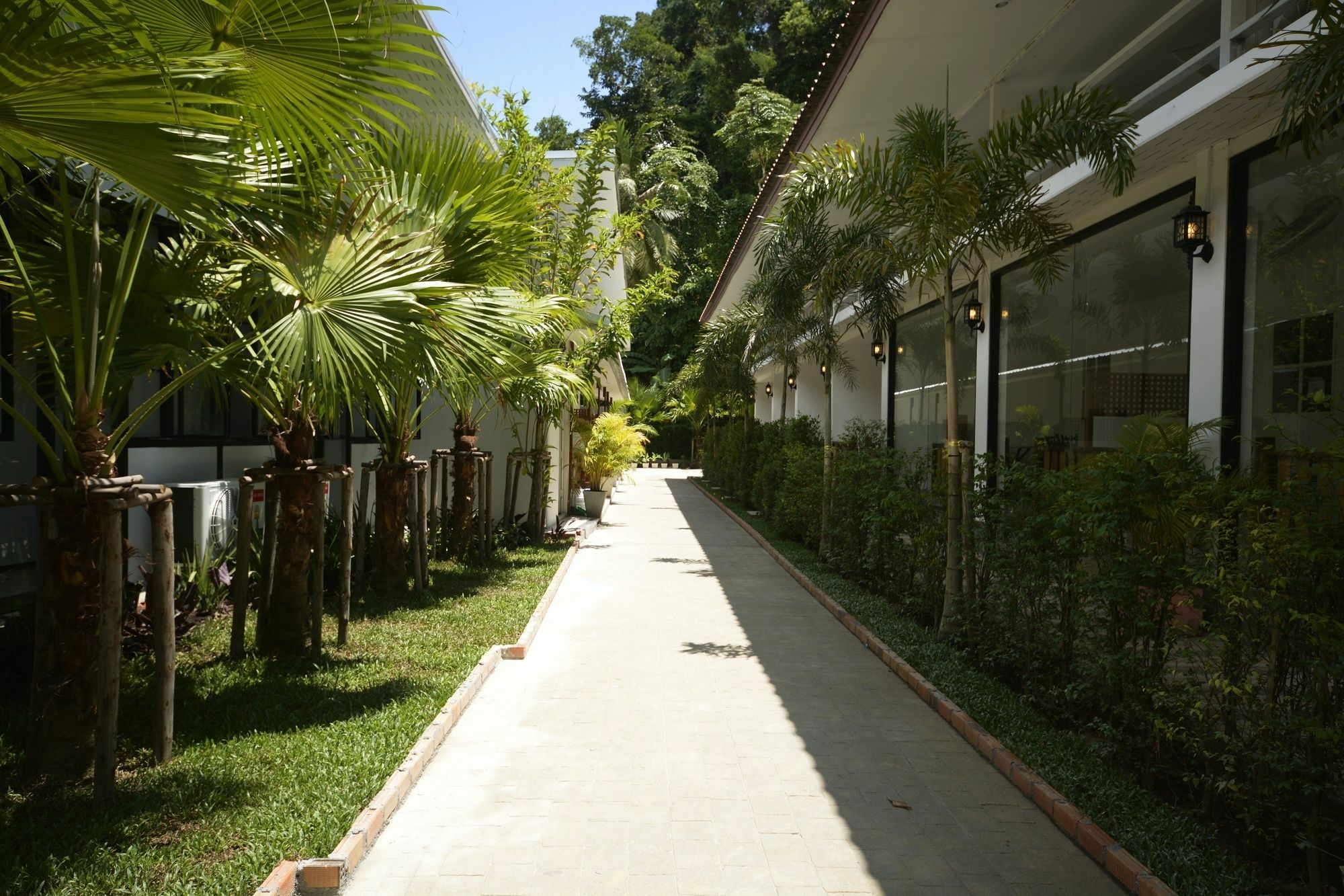 Irest Ao Nang Seafront Vandrarhem Exteriör bild