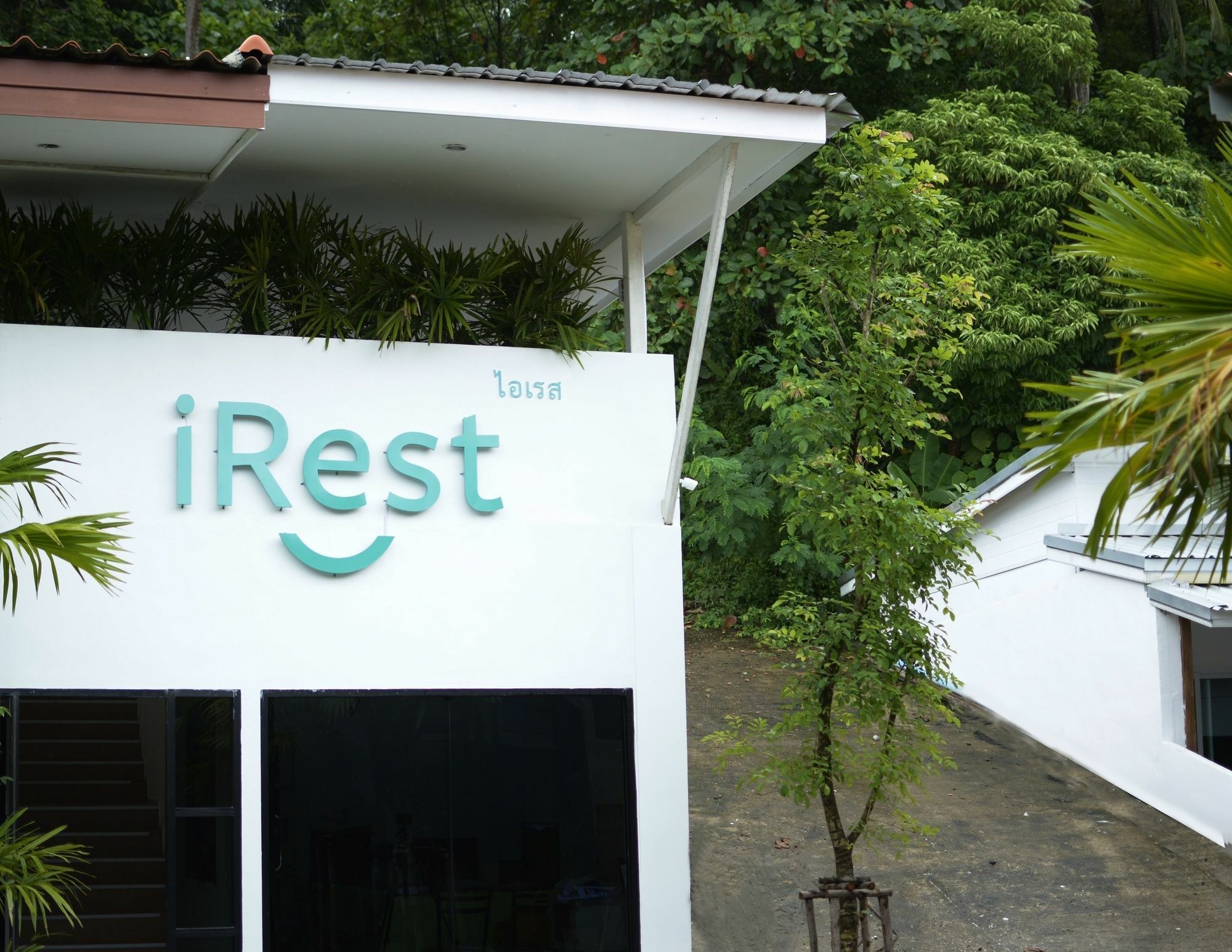 Irest Ao Nang Seafront Vandrarhem Exteriör bild